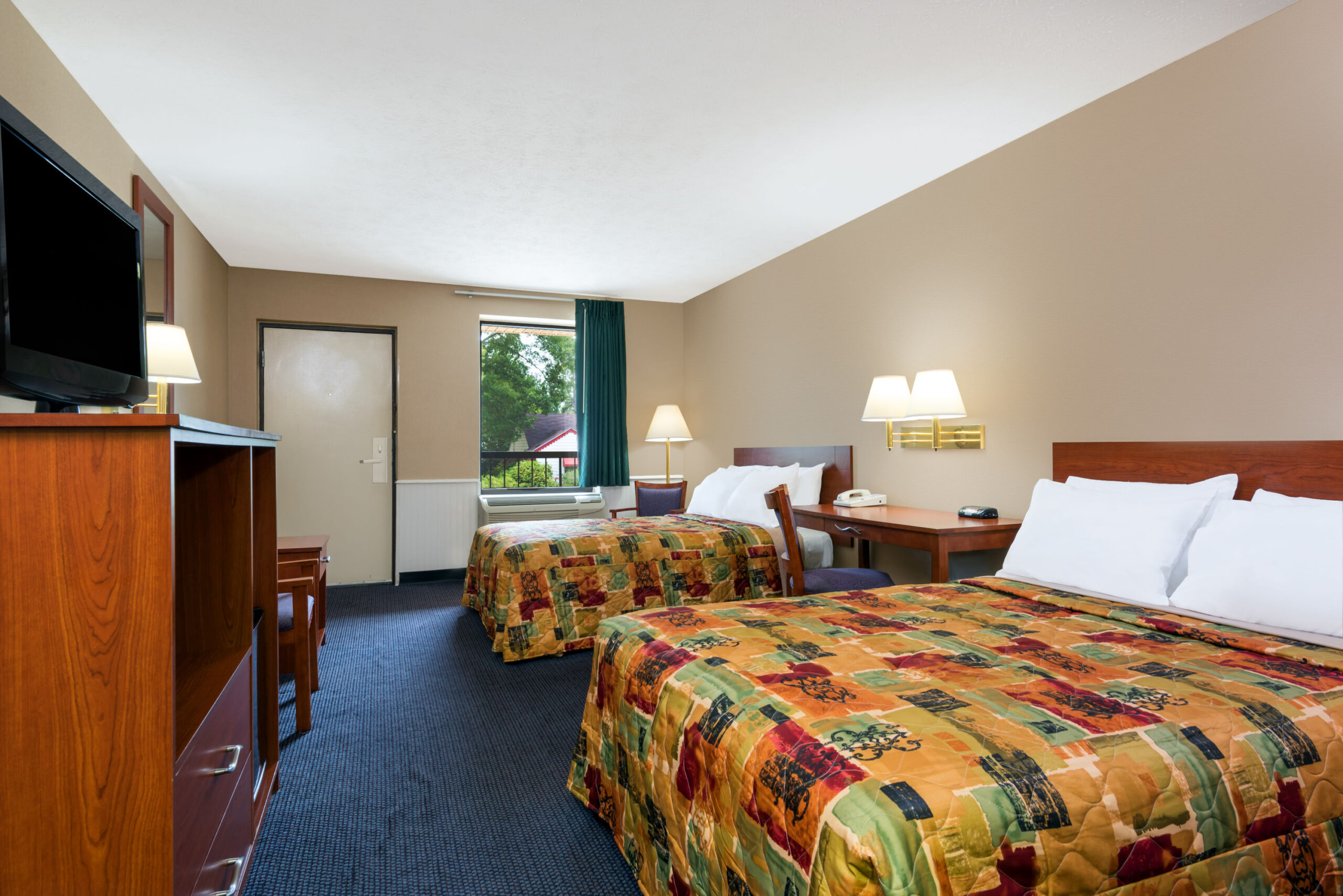 Hotel room with a double bed with a seating area.