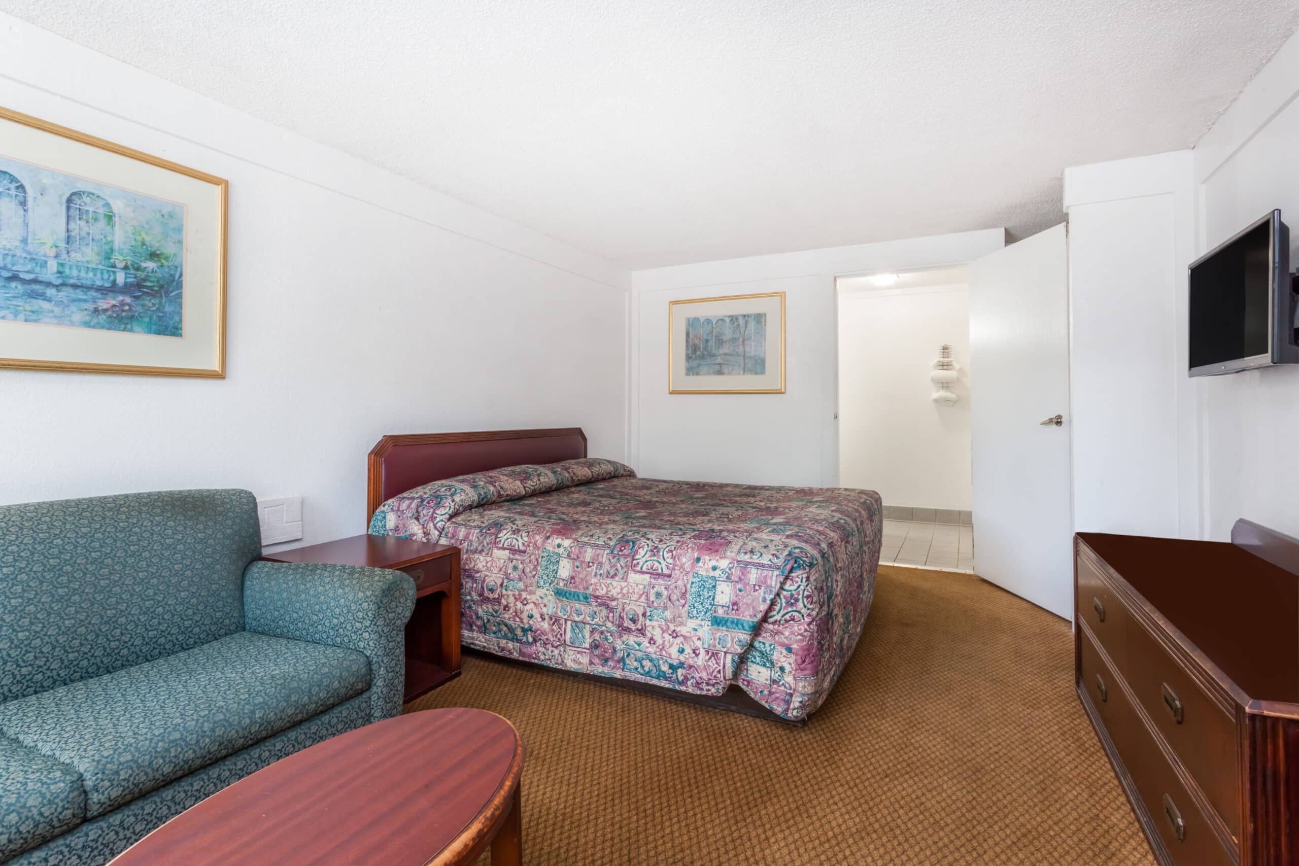 Hotel room with double bed.