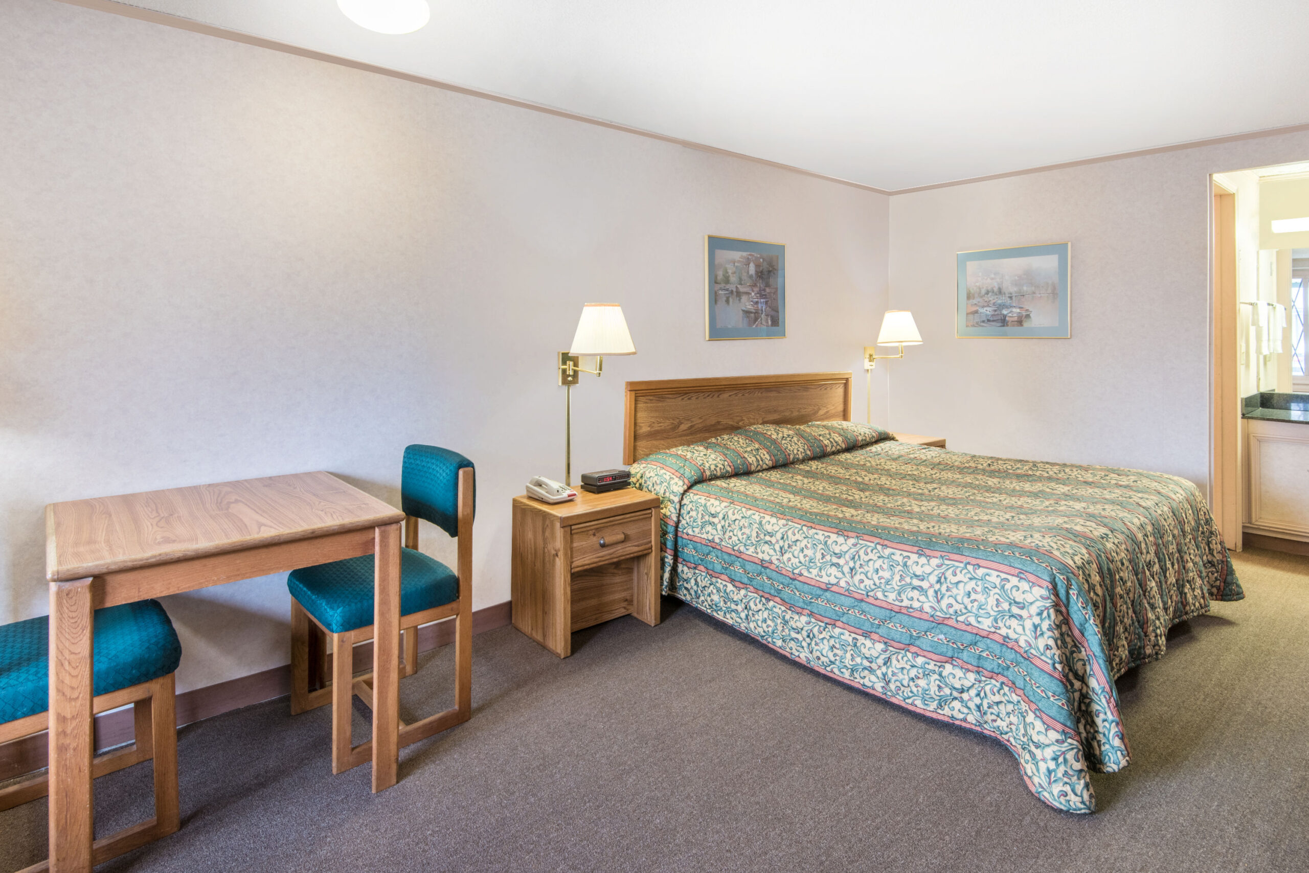 Hotel room with a double bed and a seating area.