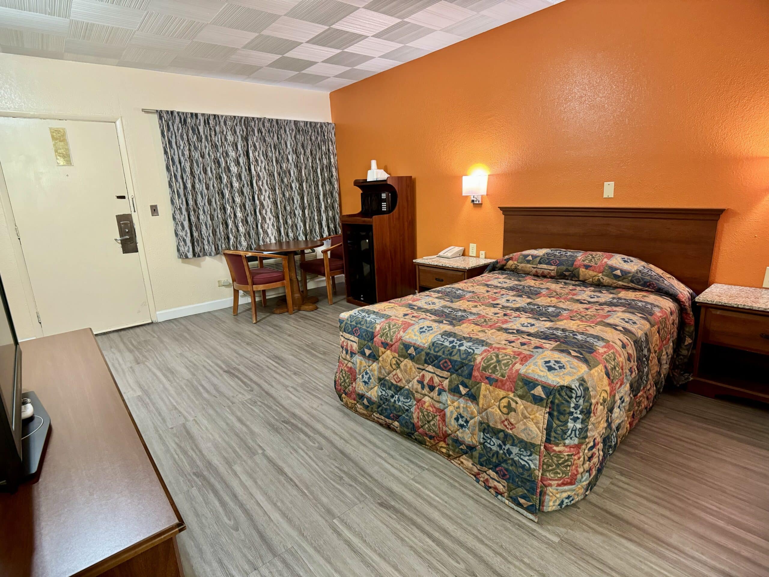 Knights Inn Galax guest room