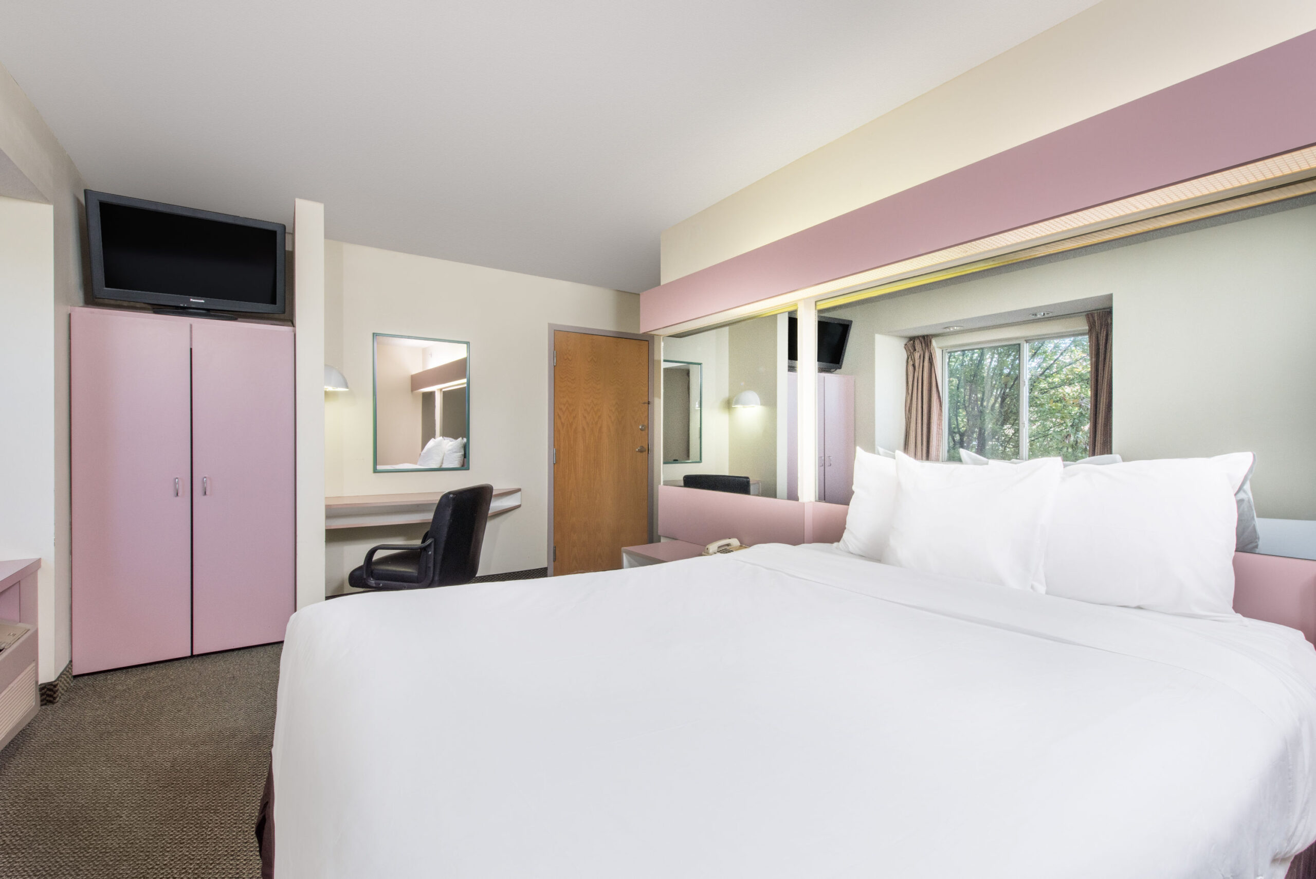 Hotel room with a double bed.