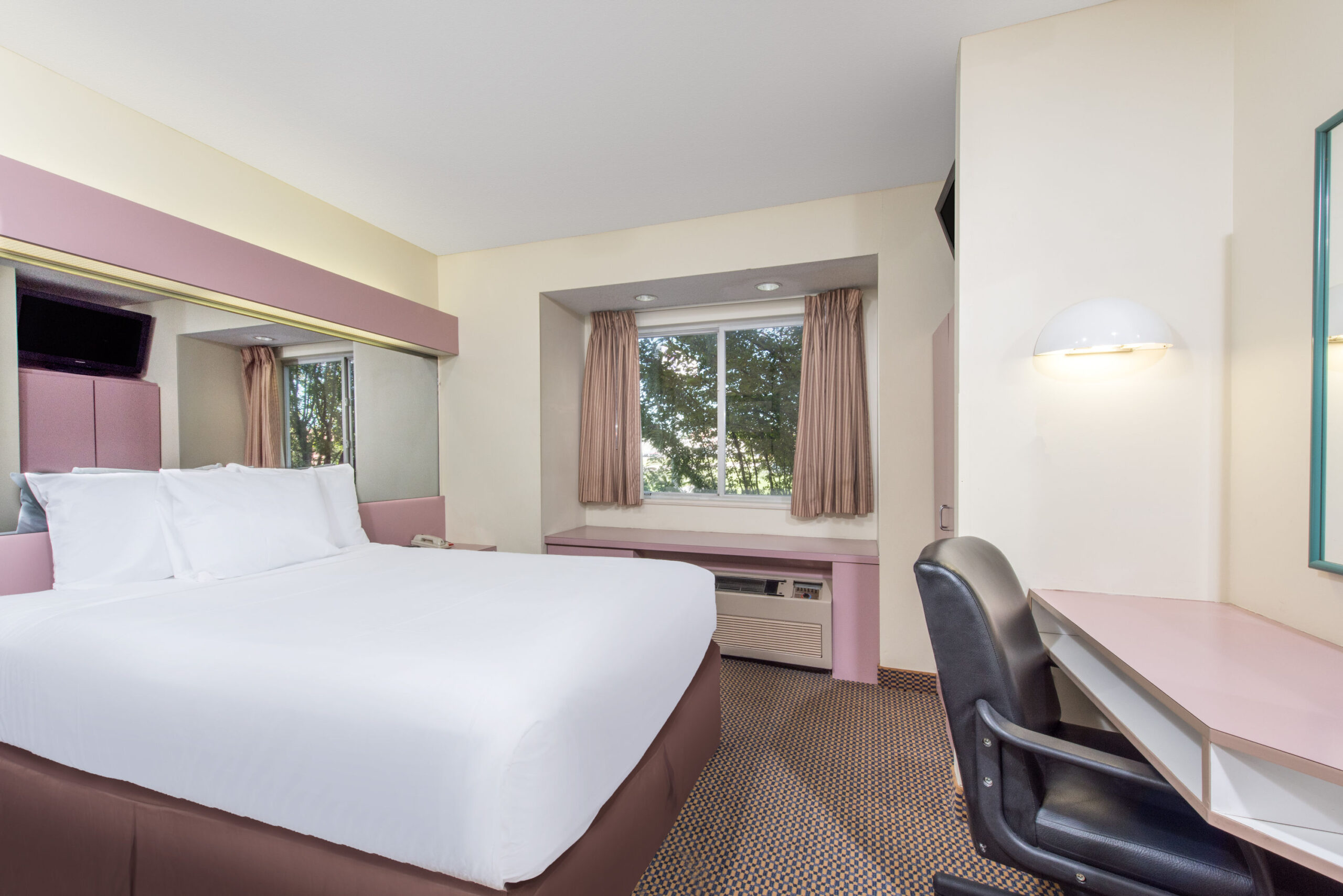 Hotel room with a double bed.