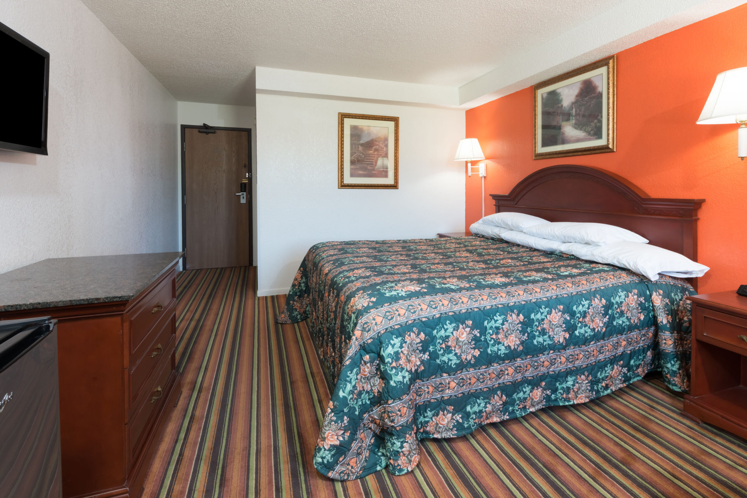 Hotel room with a double bed.