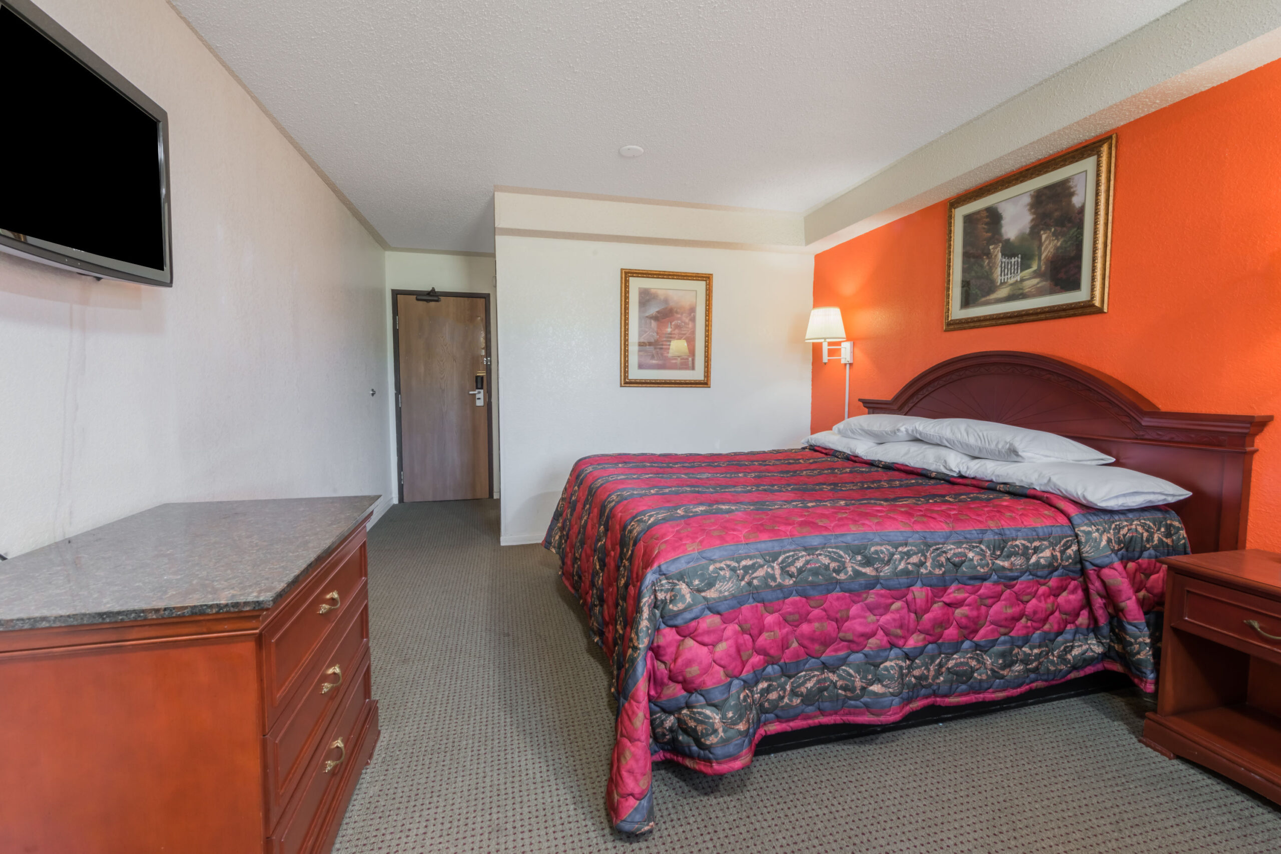 Hotel room with a double bed.