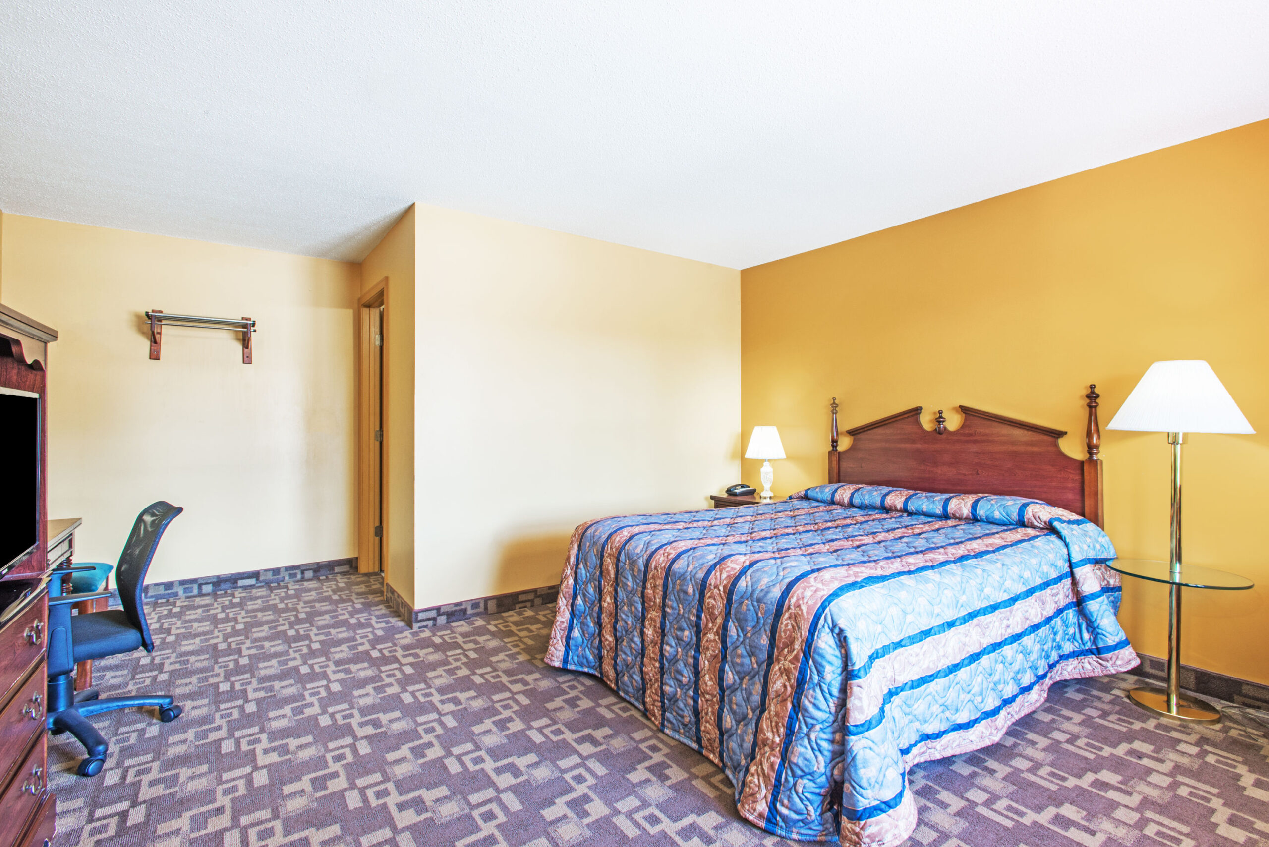 Hotel room with a double bed.
