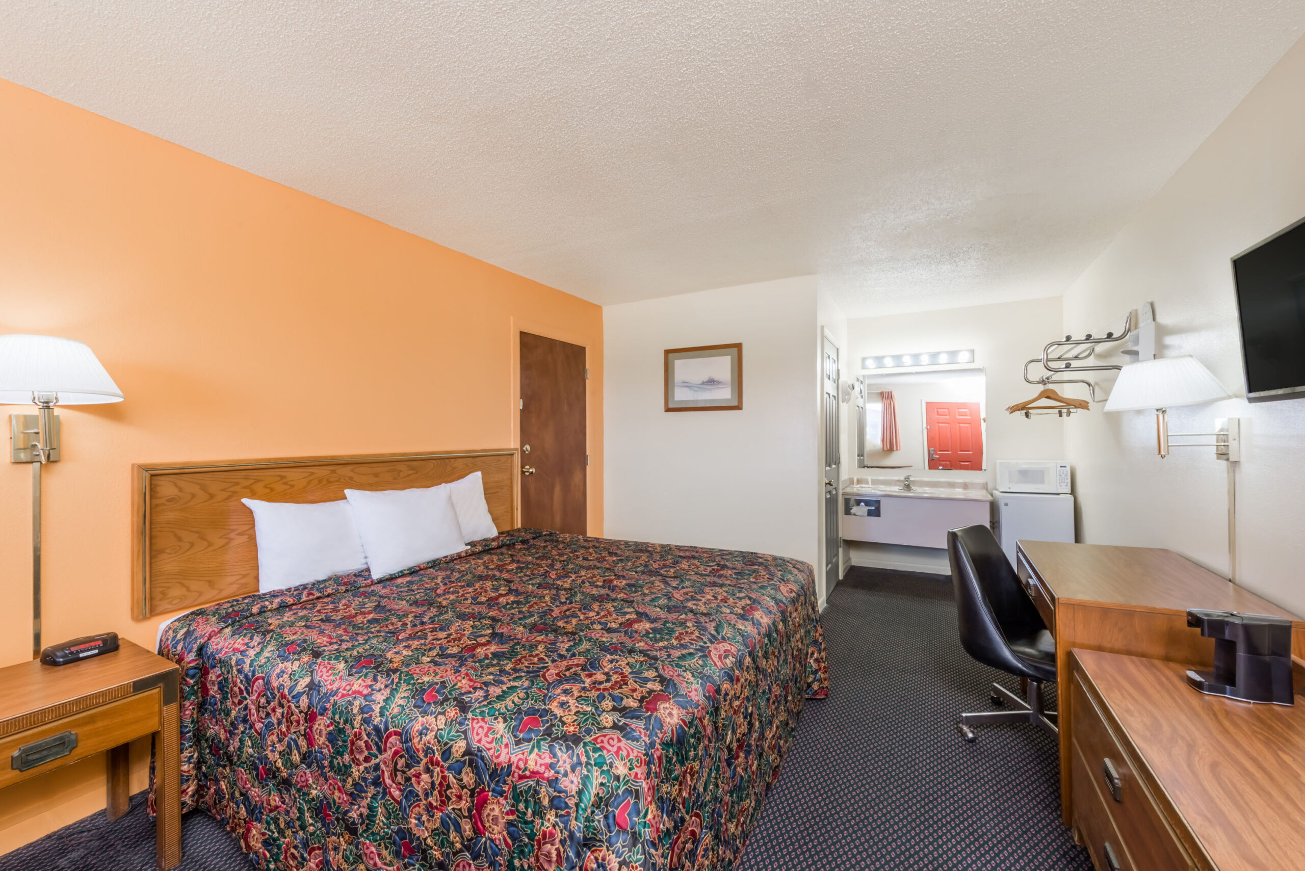 Hotel room with a double bed.