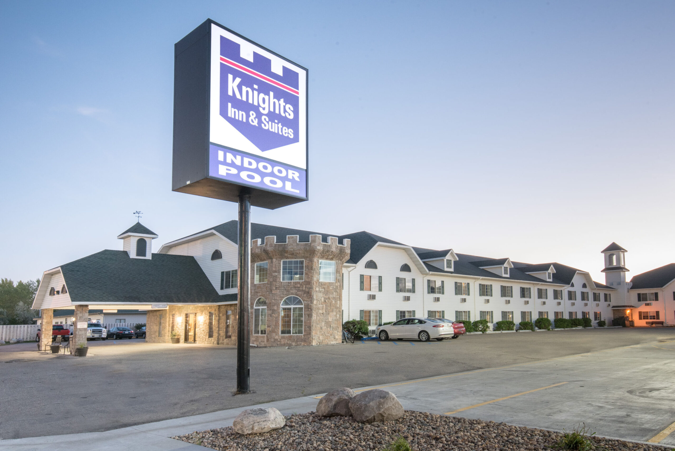 Hotel exterior Knights inn sign at sunset.