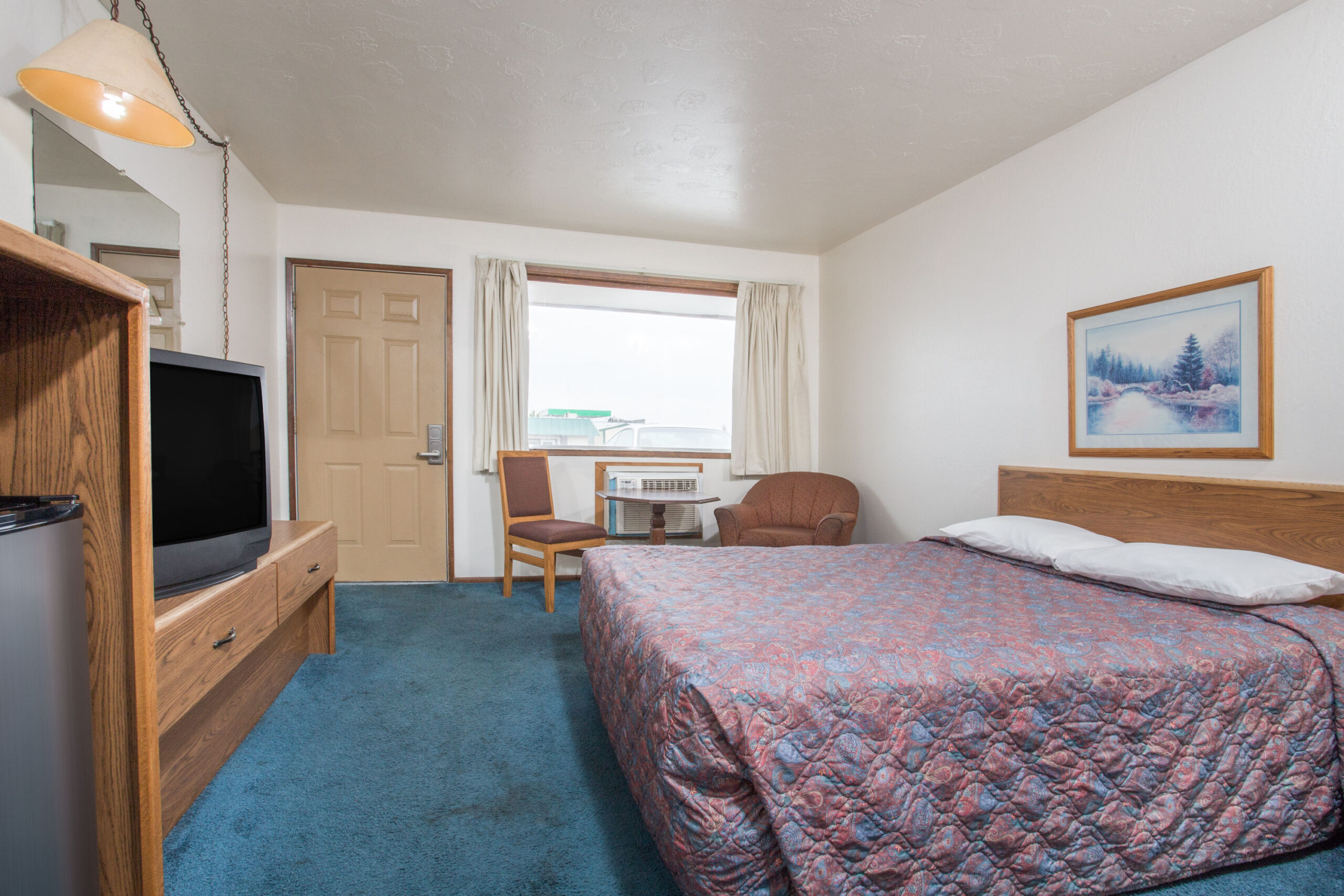 Hotel room with a double bed.