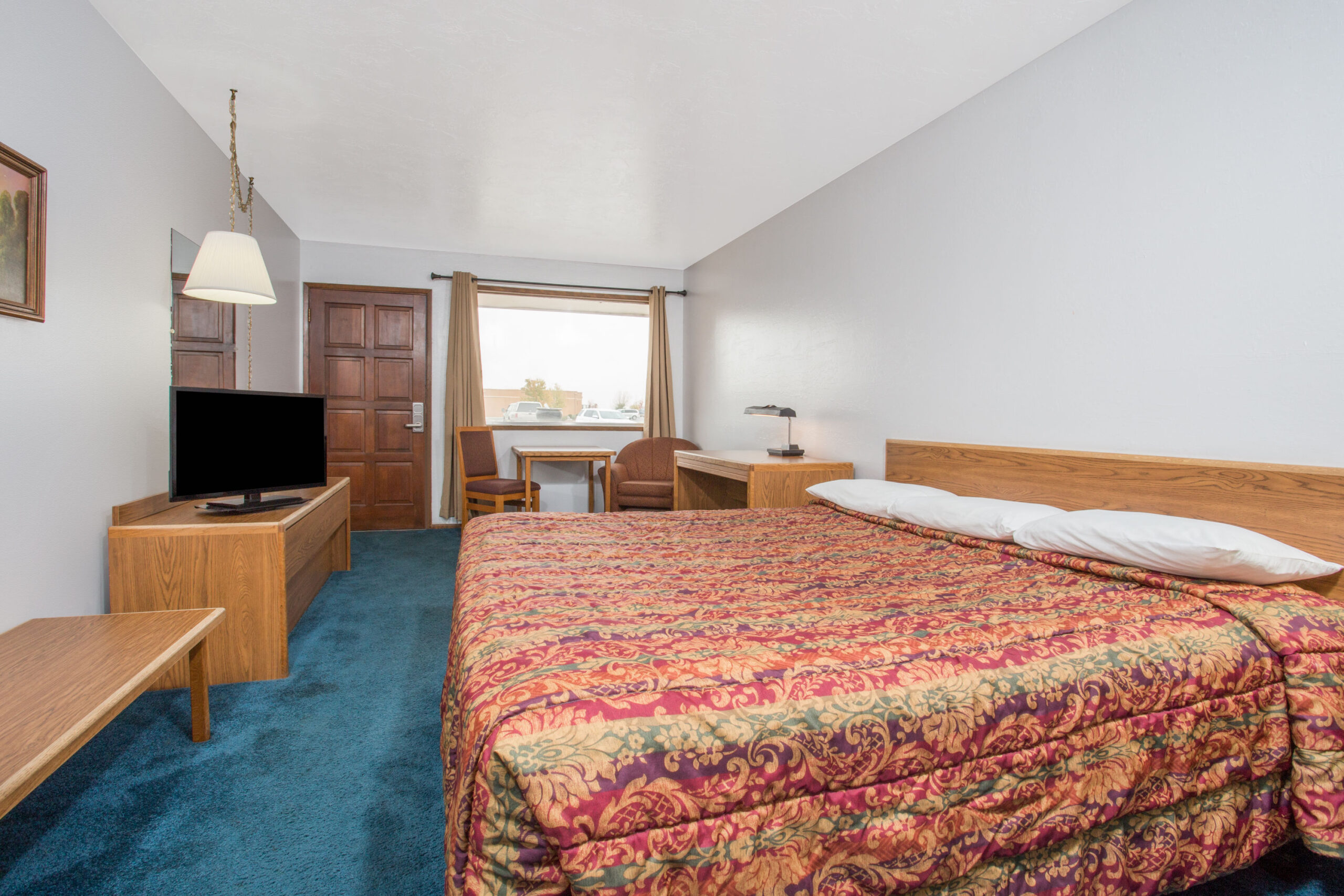 Hotel room with a double bed.