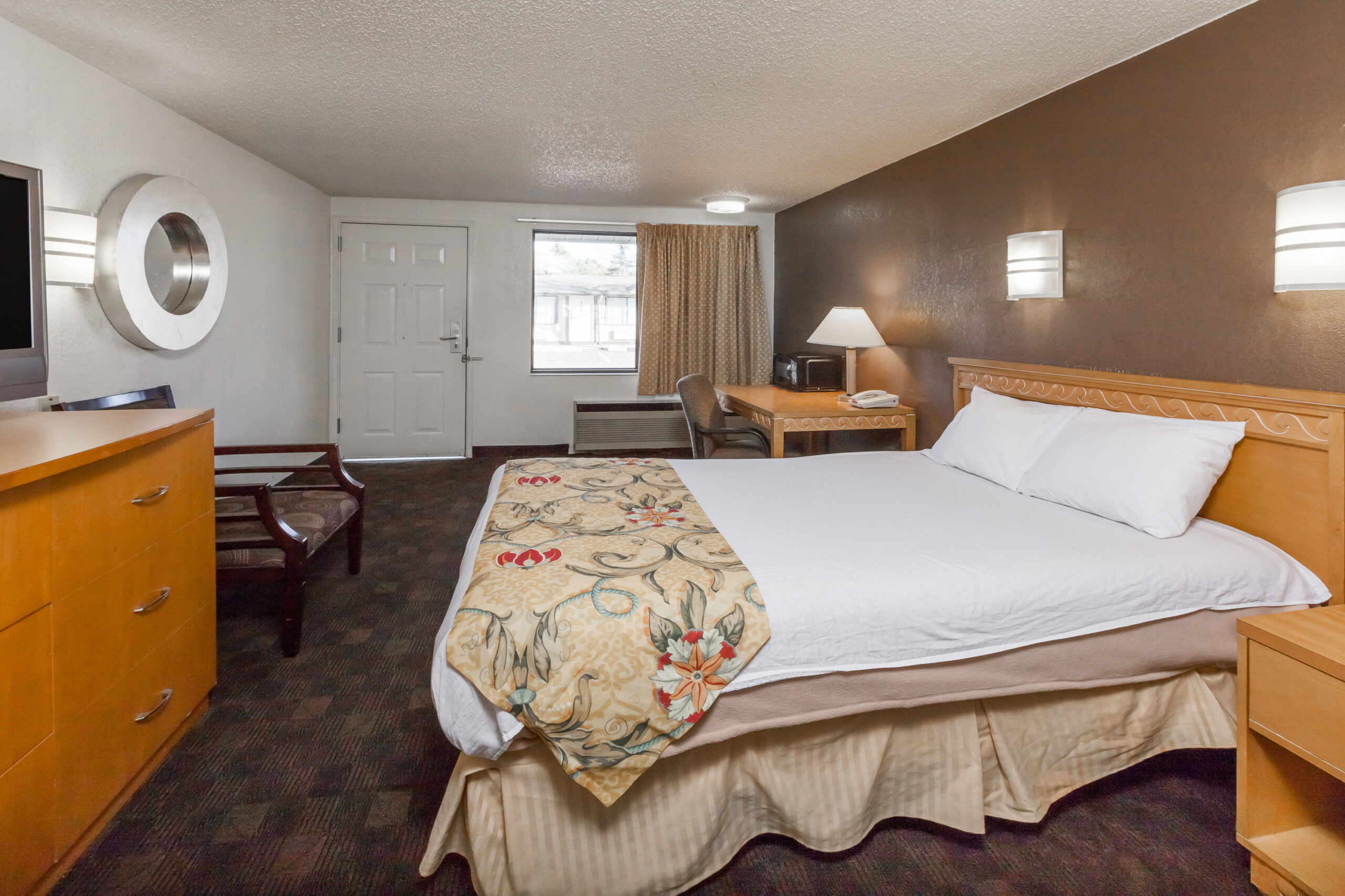 Hotel room with a double bed.