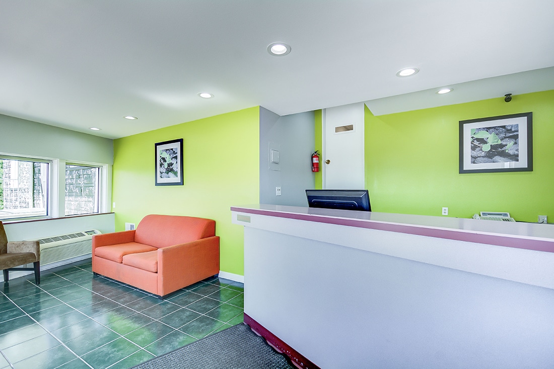 Knights Inn Berea lobby