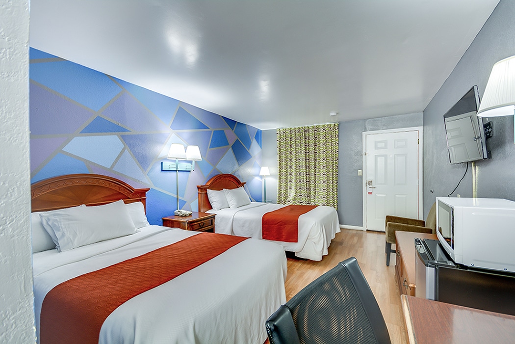 Knights Inn Berea double queen room