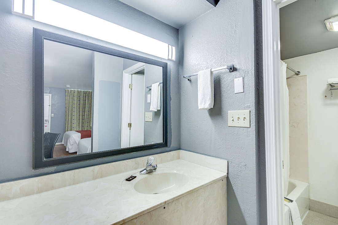 Knights Inn Berea double queen room