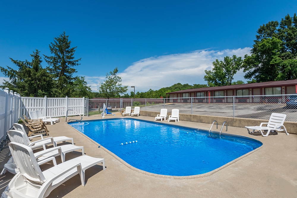 The outdoor pool at the Knights Inn Ashland KY hotel.