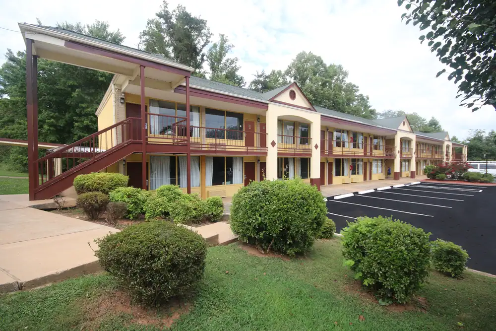 Knights Inn Pilot Mountain