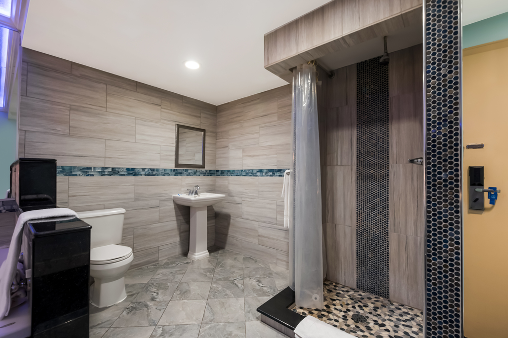 A suite bathroom at the Knights Inn Philadelphia hotel.